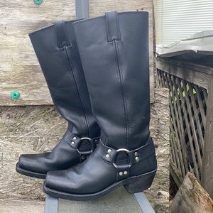 Classic Frye Harness boots in GUC.
